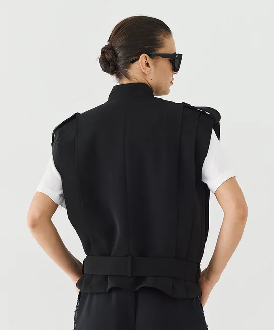 Ensemble veste sans manches plissée ceinturée + pantalon cordons noir — vue 4