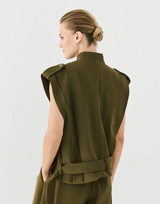Ensemble veste sans manches plissée ceinturée + pantalon cordons olive — vue 3