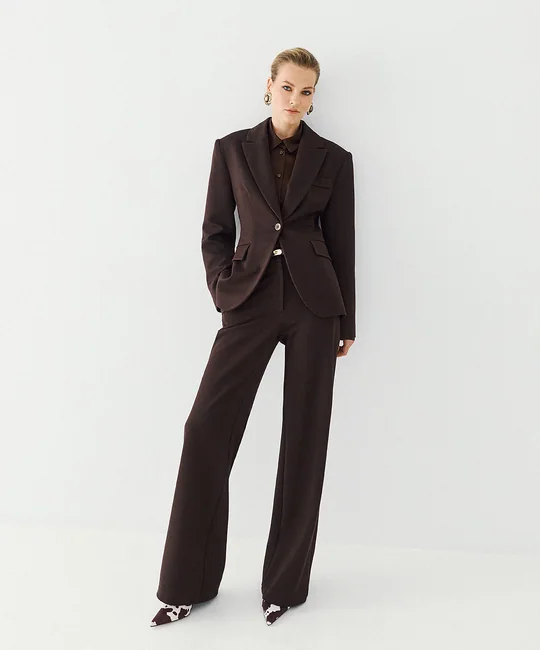Ensemble blazer cintré + pantalon de tailleur café — Café