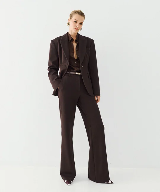 Ensemble blazer cintré + pantalon de tailleur café — vue 3
