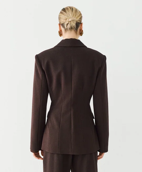 Ensemble blazer cintré + pantalon de tailleur café — vue 4