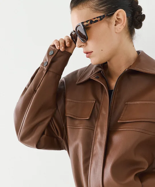 Ensemble veste en simili cuir ceinturée & short à pinces en simili cuir — vue 4