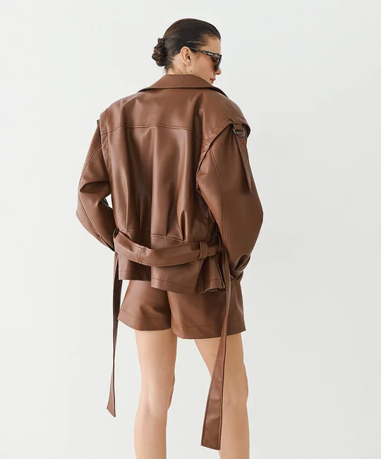 Ensemble veste en simili cuir ceinturée & short à pinces en simili cuir — vue 5