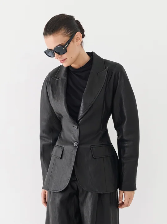Blazer ajusté + Pantalon large simili cuir noir — vue 1