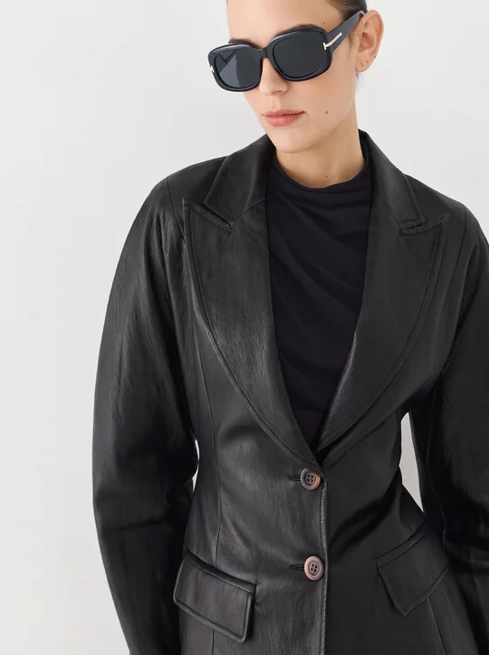 Blazer ajusté + Pantalon large simili cuir noir — vue 4