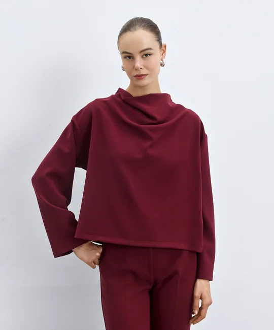 Ensemble blouse col drapé + pantalon droit bordeaux — vue 4