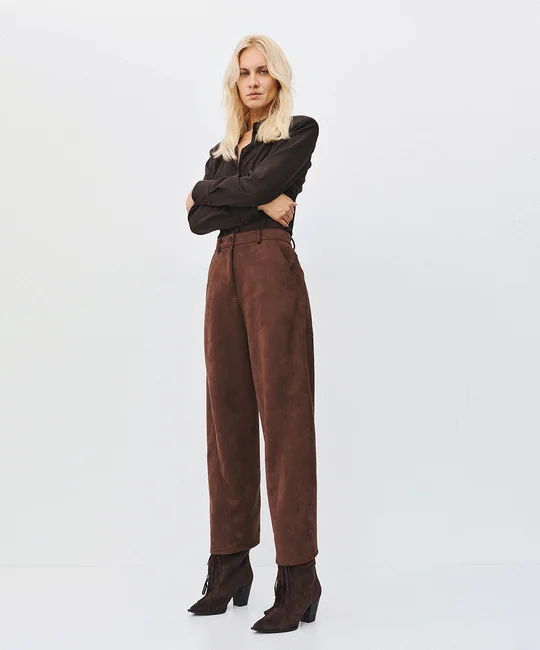 Ensemble veste cintrée effet daim à manches ballon & pantalon fuselé en suédine — Café