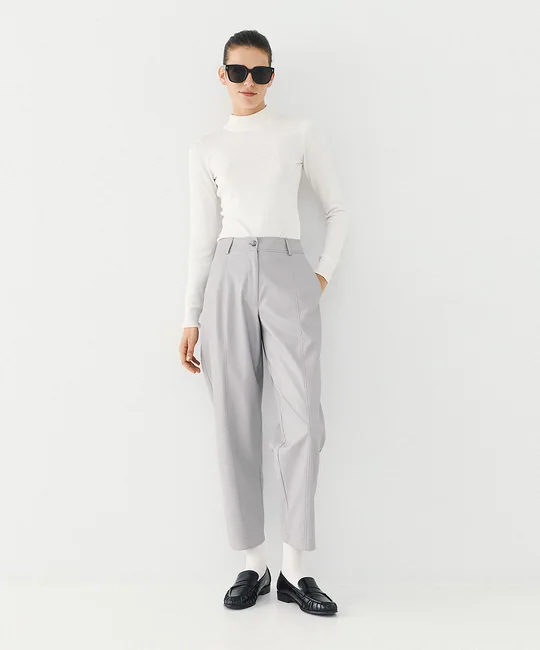 Blouse bordée plumes & Pantalon carotte Gris — Gris