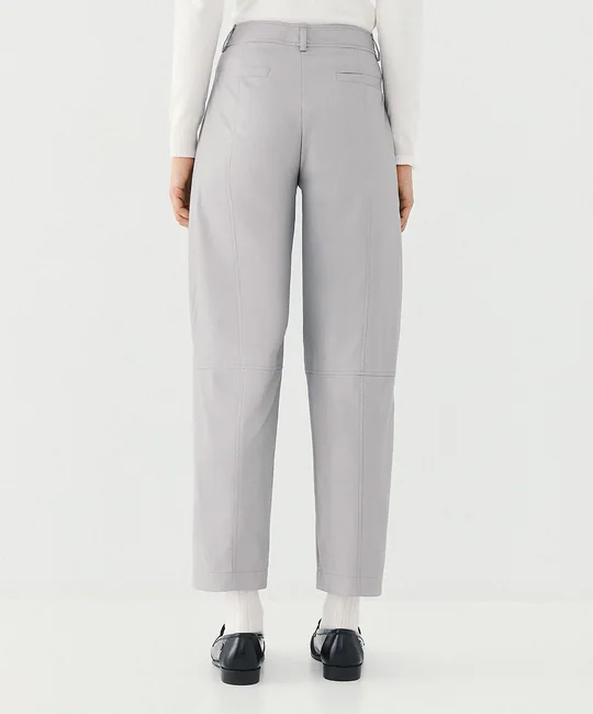 Blouse bordée plumes & Pantalon carotte Gris — vue 9