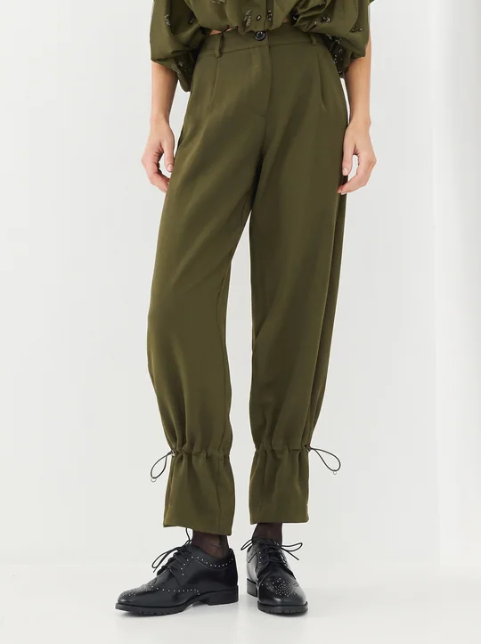 Ensemble veste sans manches plissée ceinturée + pantalon cordons olive — vue 5