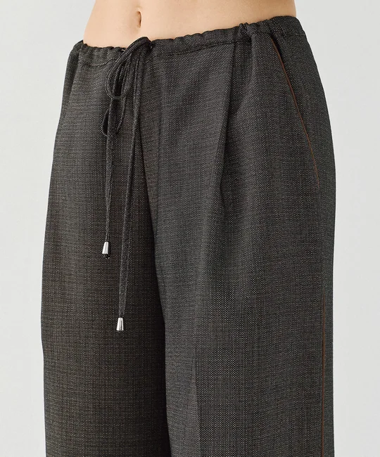 Ensemble chemise ajustée plissée + pantalon large à plis café — vue 8