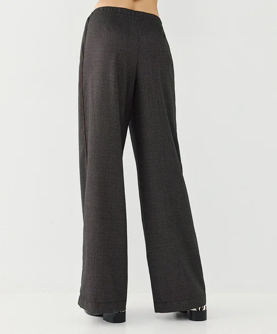 Ensemble chemise ajustée plissée + pantalon large à plis café — vue 9