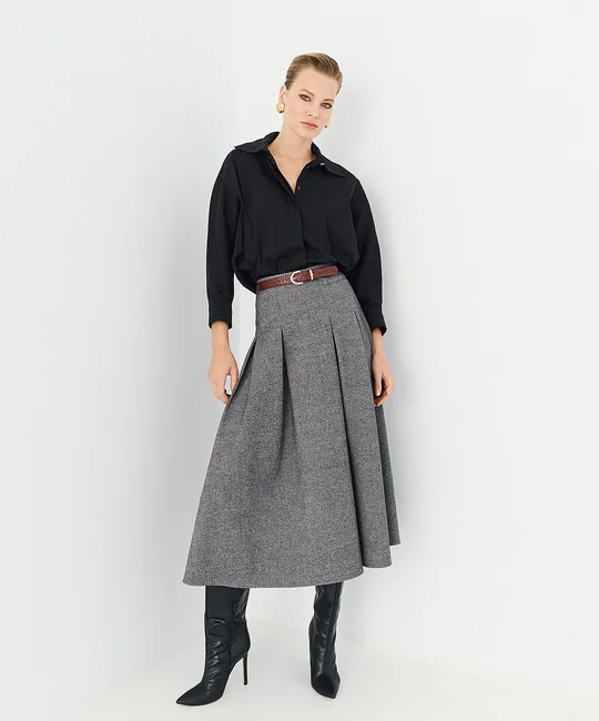 Ensemble gilet tailleur boutonné + jupe midi à plis gris — Gris