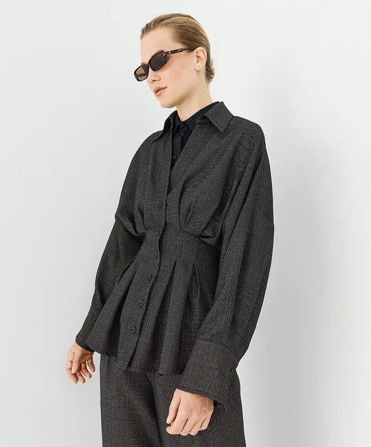 Ensemble chemise ajustée plissée + pantalon large à plis café — vue 3